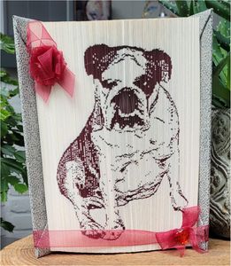 Bulldog, by Miriam De Geest, Two Tone fold